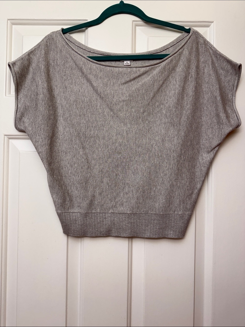 Women's garage Gray Scoop Neck Short Sleeve Knit Top
